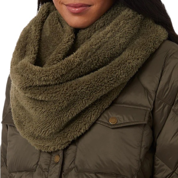 Accessories - Plush Sherpa infinity scarf